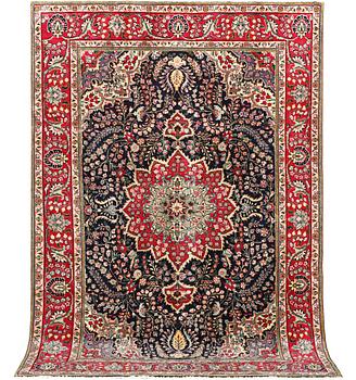 A Mahal carpet, c. 296 x 197 cm.