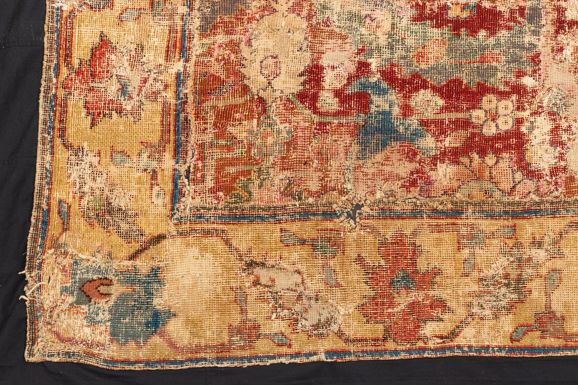 Matta, antik, Nordöst persisk "Blossom and sickle", Safavid dynastin, ca 311 x 156 cm, 1600-tal.