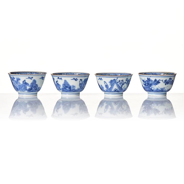 Koppar med fat, åtta stycken, porslin. Qingdynastin, Kangxi (1662-1722).