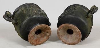 TRÄDGÅRDSURNOR, 1 par, gjutjärn, Stafsjö Bruk, 1900-talets första hälft.