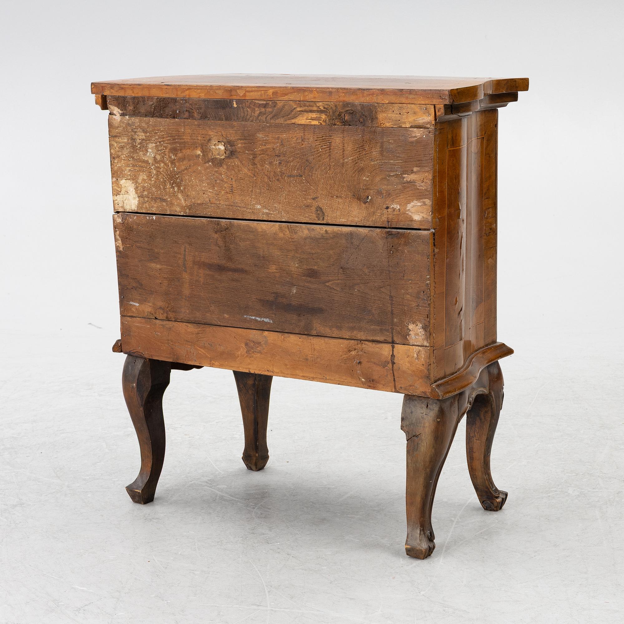 A small neo-Rococo chest of drawers, 19th century.