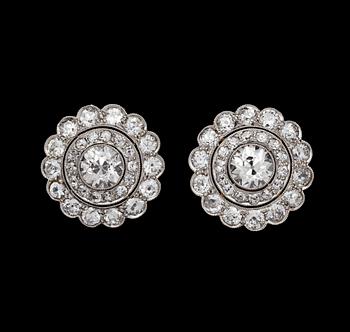 1047. A pair of old cut diamond earclips, tot. app. 5.50 cts, 1930's.
