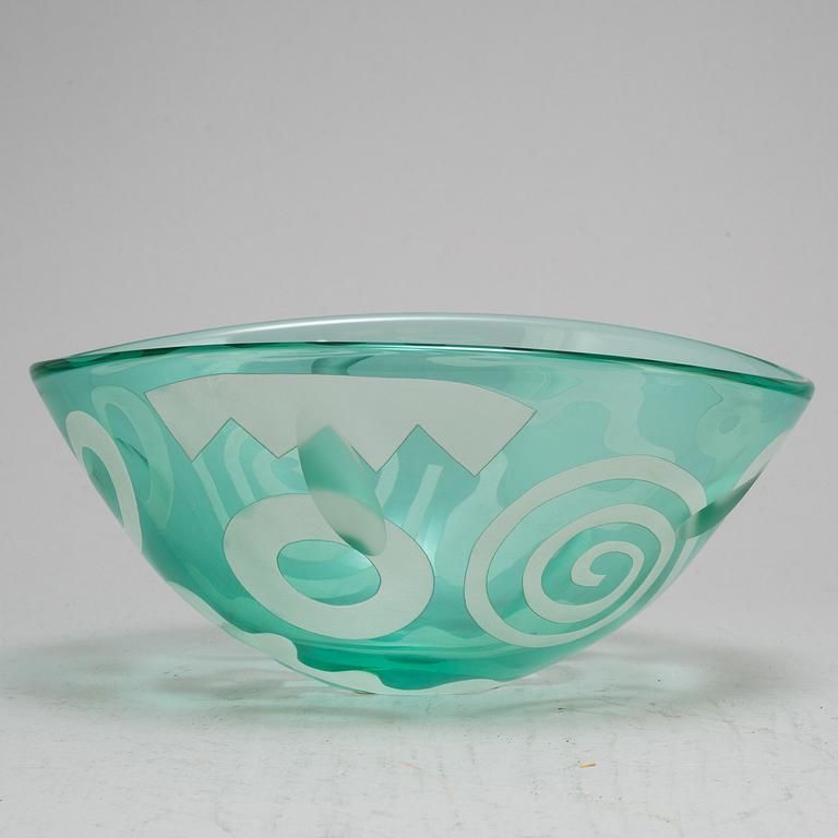 GUNNEL SAHLIN, a glass bowl, signed, from Orrefors Unique.