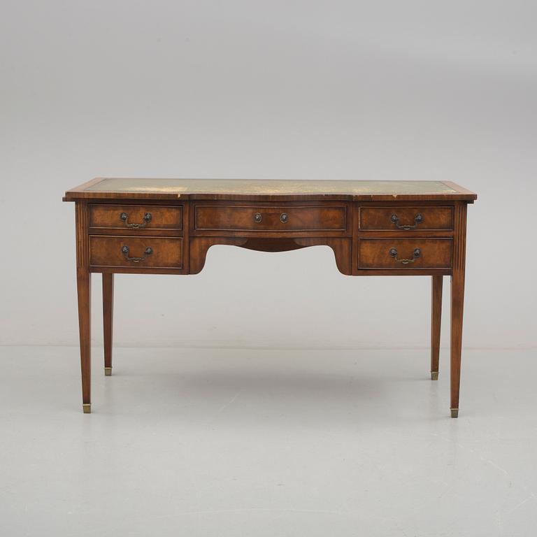 SKRIVBORD, engelsk stil, 1900-talets början.