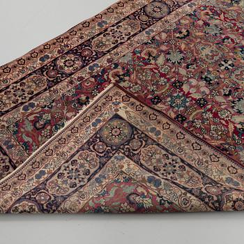 Carpet, Tabriz, 288 x 160 cm.