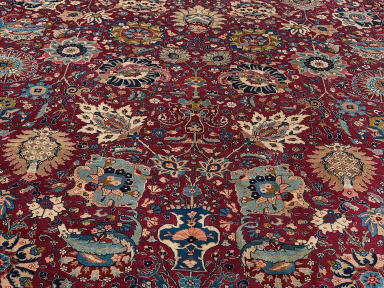 A carpet, semi-antique Tabriz, ca 413,5 x 328,5 cm.