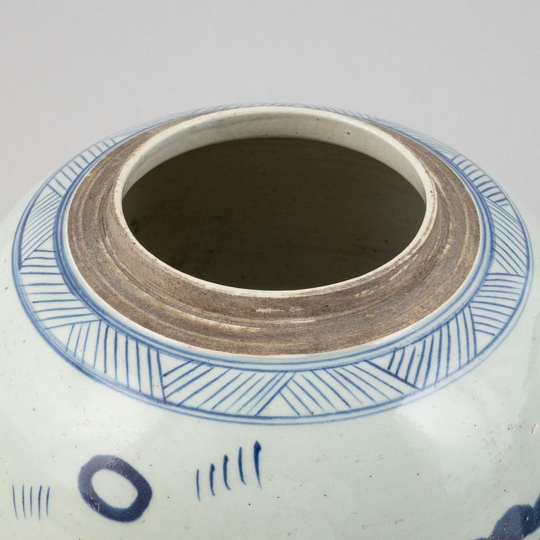 A pair of Chinese porcelain pots, 19th/20th century.