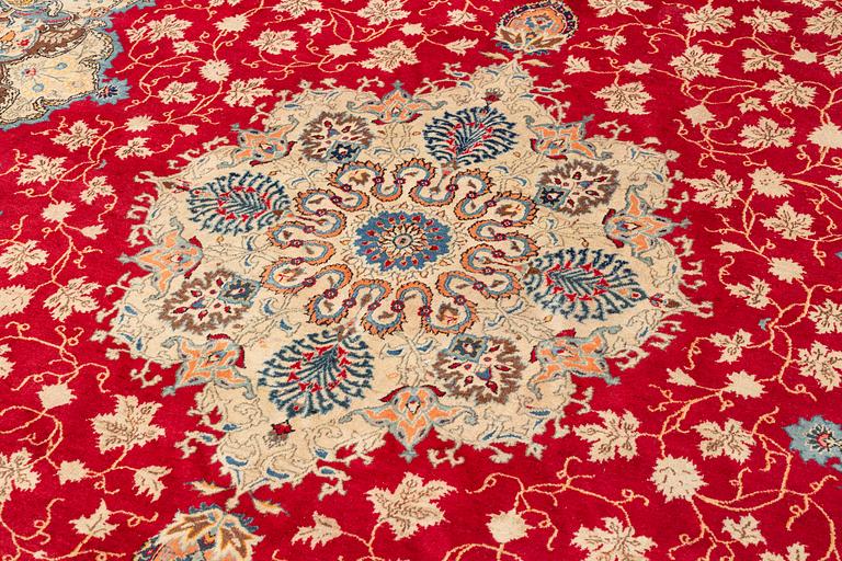 A Keshan carpet, c. 382 x 268 cm.
