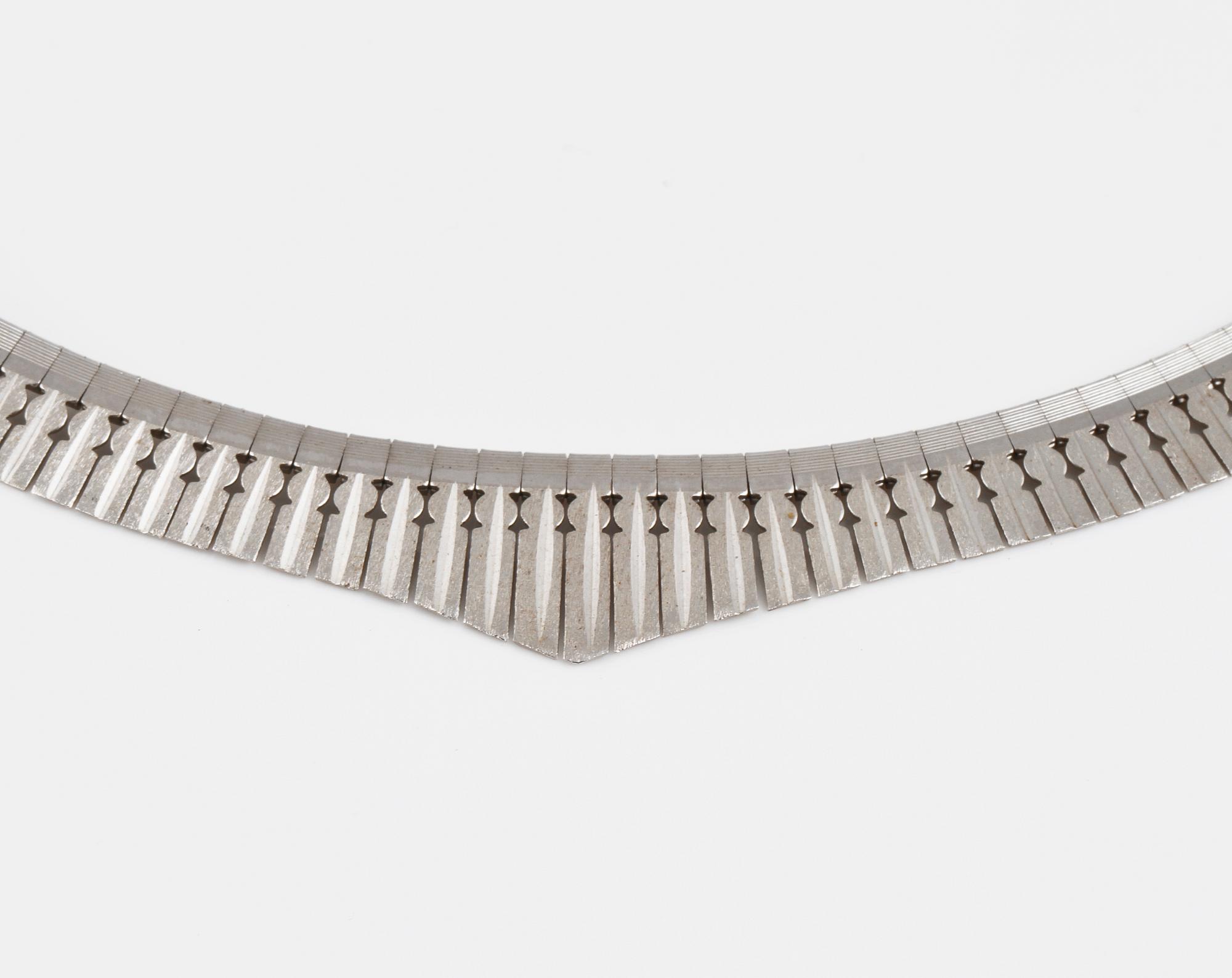 COLLIER, silver, importstämplat. Vikt 27,3 gram.