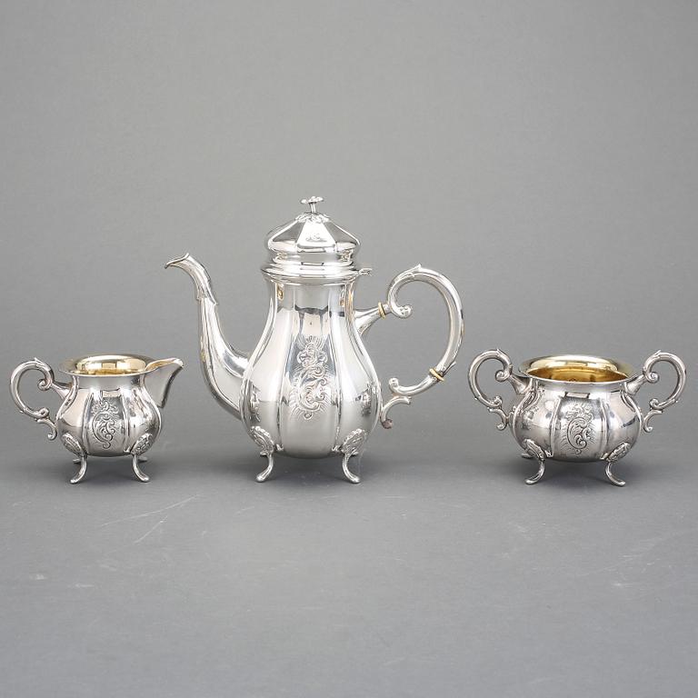 KAFFESERVIS, 3 delar, silver, rokokostil, svenska importstämplar. Total vikt ca 969 gram.