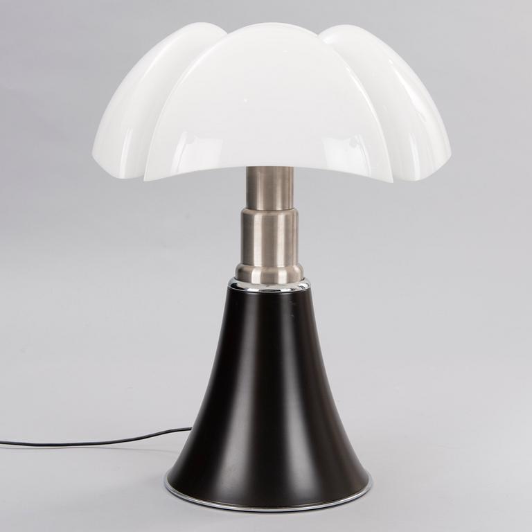 A "Pipistrello" table light, Martinelli Luce.