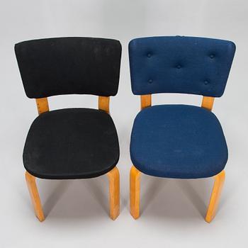 Alvar Aalto, Two mid-20th century '62' chairs for O.Y. Huonekalu- ja Rakennustyötehdas A.B.
