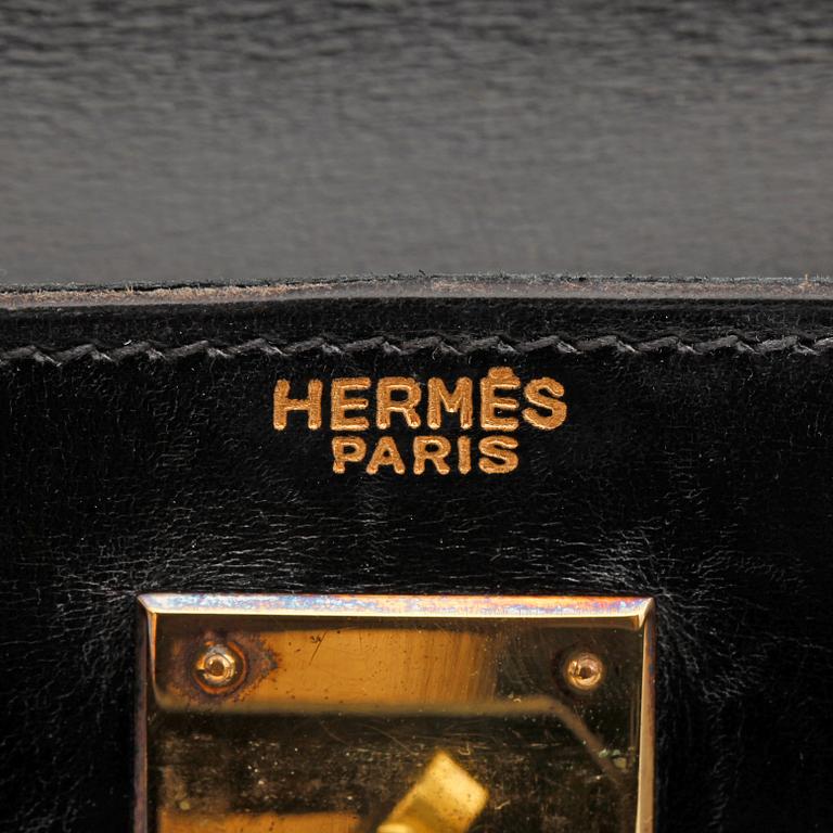 HERMÈS, a black leather bag, "Kelly 28".
