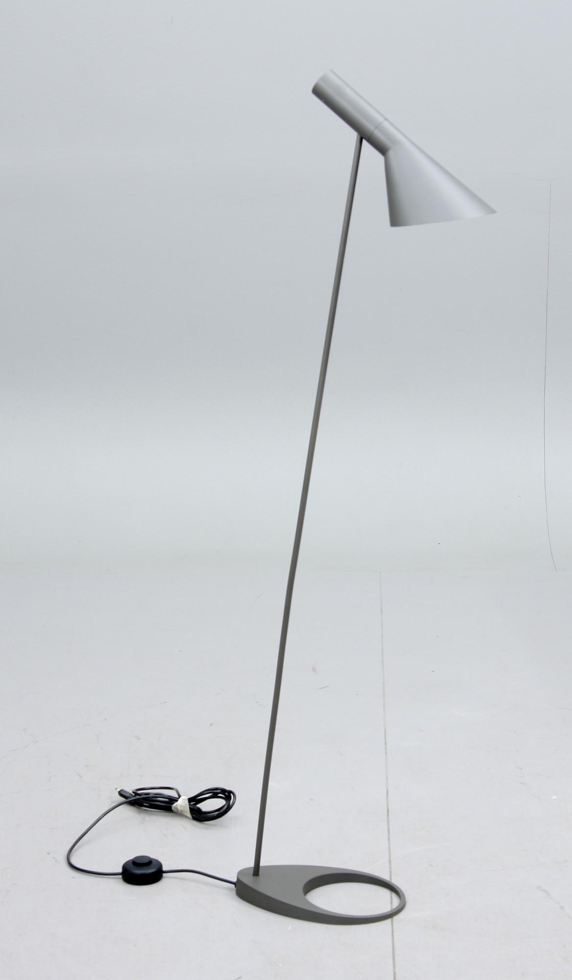 GOLVLAMPA, "AJ Lampan", Arne Jacobsen, 1900-talets andra hälft.