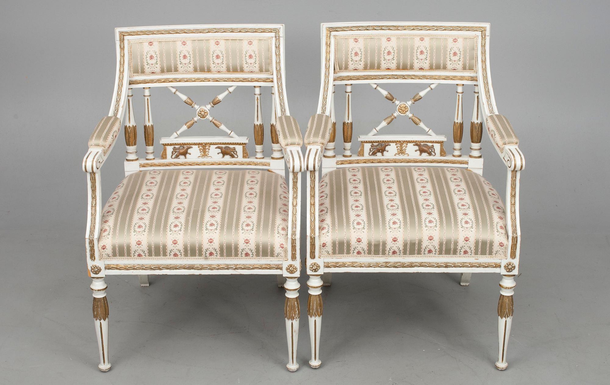 KARMSTOLAR, ett par, sengustaviansk stil, sekelskiftet 1800/1900.