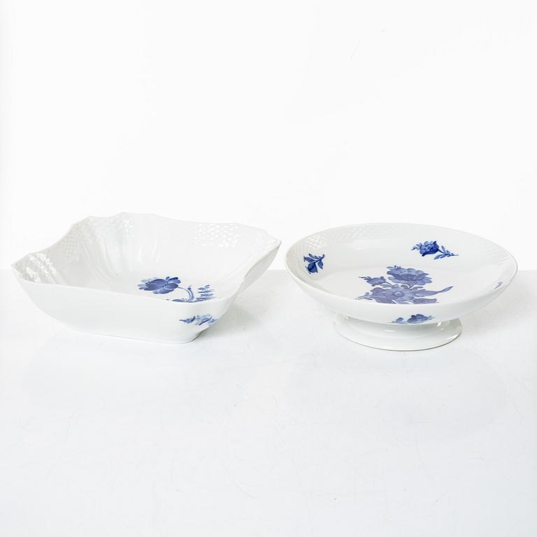 Royal Copenhagen, servisdelar, 67 delar, "Blå blomst", Danmark.