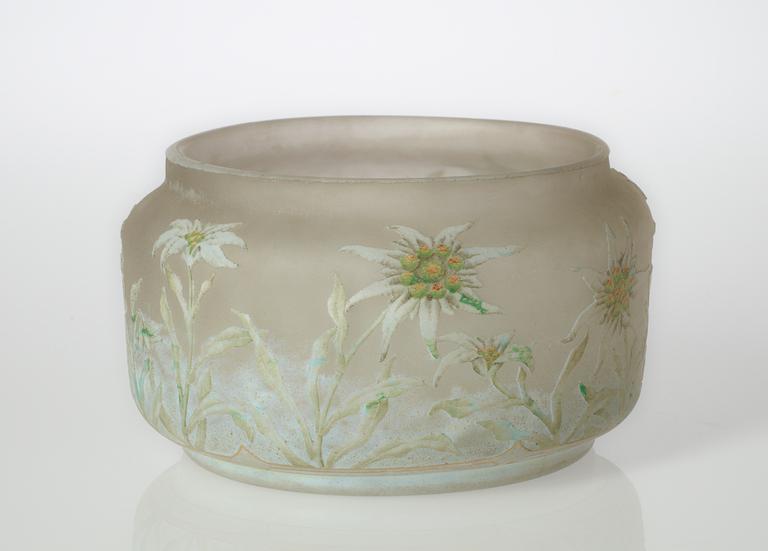 A Daum Frères Art Nouveau enameled cameo glass bowl, early 1900's.