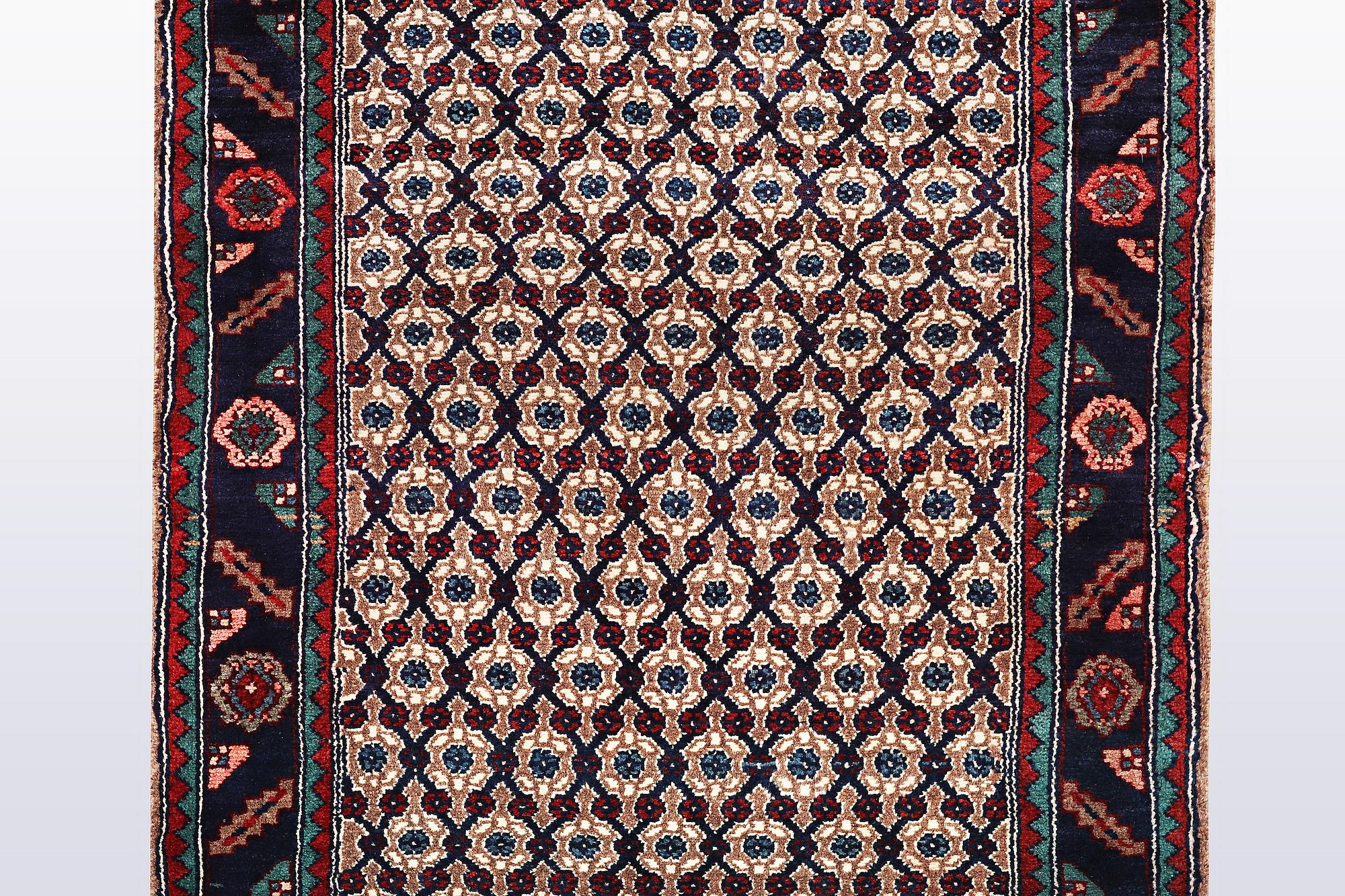 A runner, Koliaj, ca 302 x 99 cm.