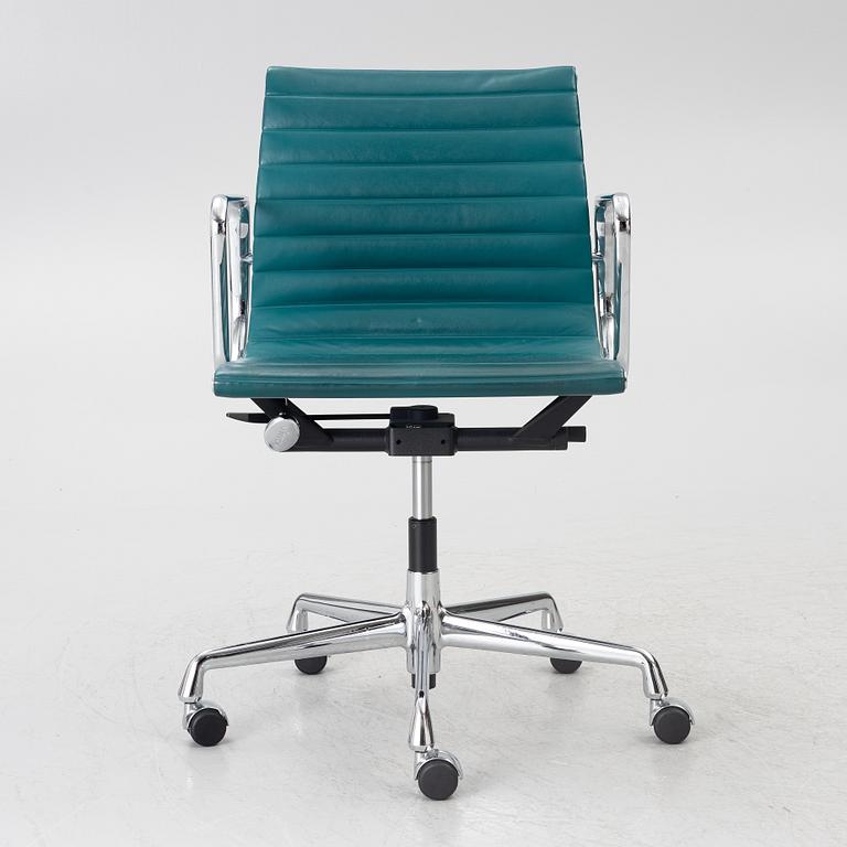 Charles & Ray Eames, Desk chair, model EA 117, Vitra.