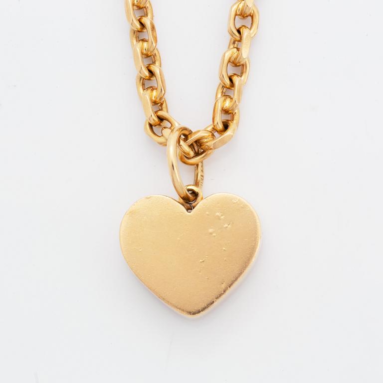 18K gold heart pendant with chain.