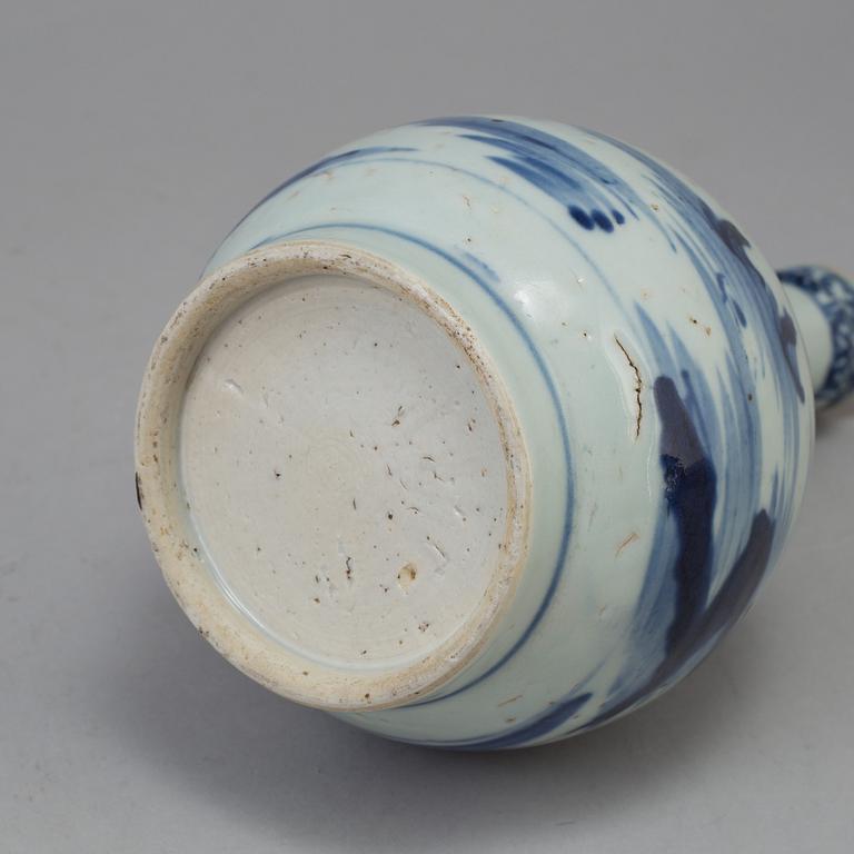 A 19TH CENTURY PORCELAIN VASE.