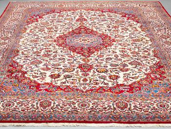 A CARPET, Kashan, ca 374 x 263 cm.