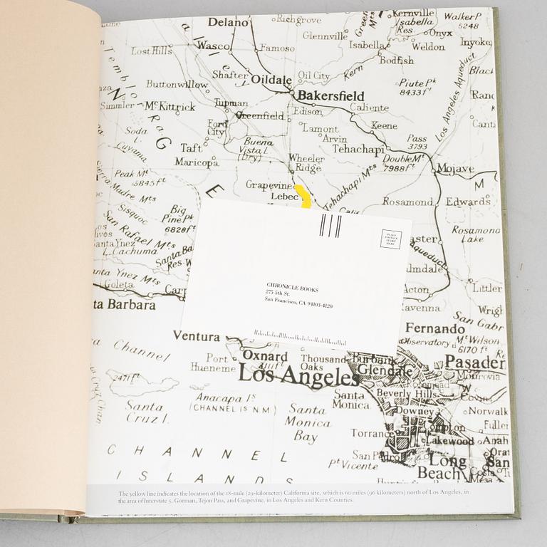 Christo, Book, "The Accordion-Fold Book for The Umbrellas (Japan and U.S.A), Bedfords Arts Publisher, 1991.