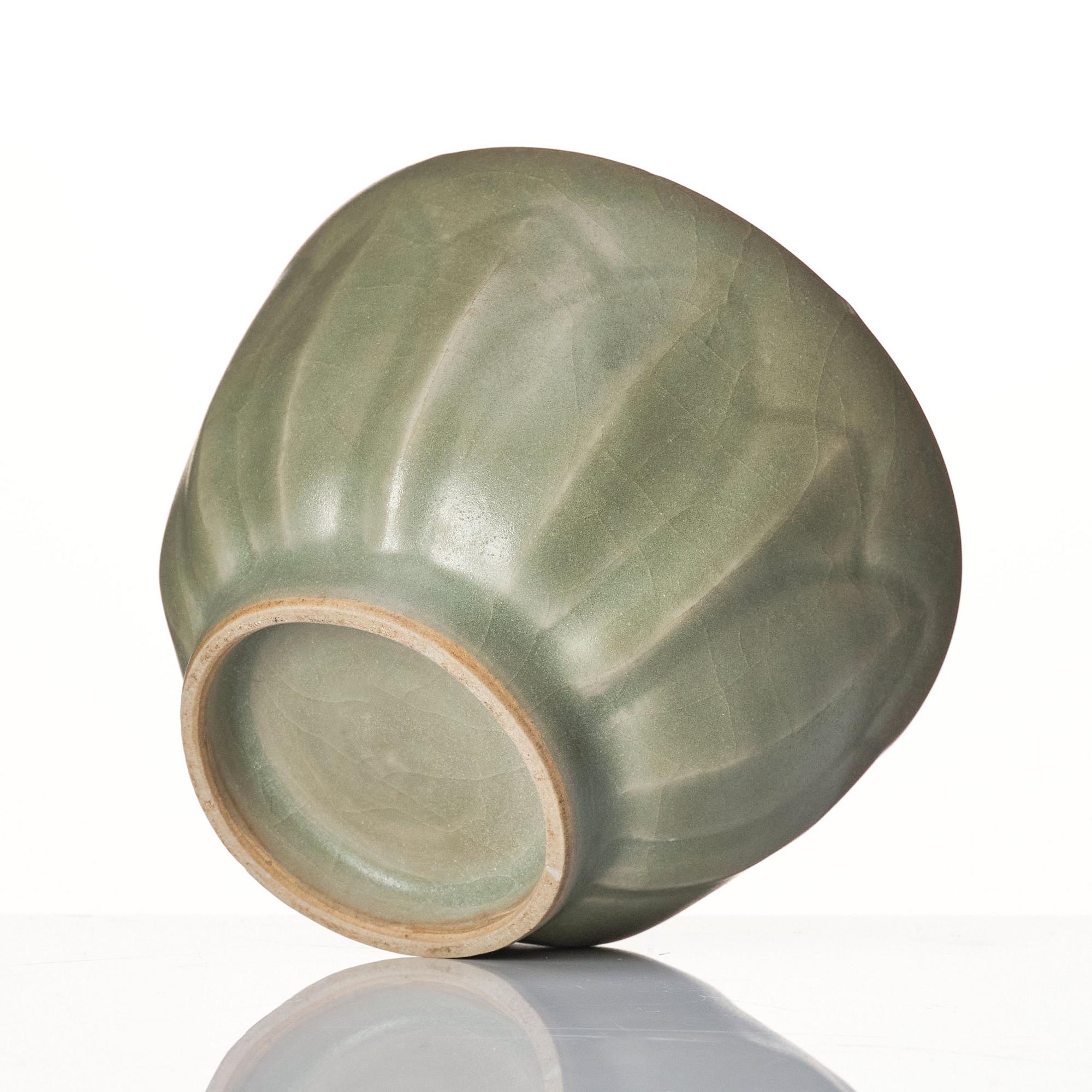 A celadon glazed lotus shaped cup, Yuan/Ming dynasty.