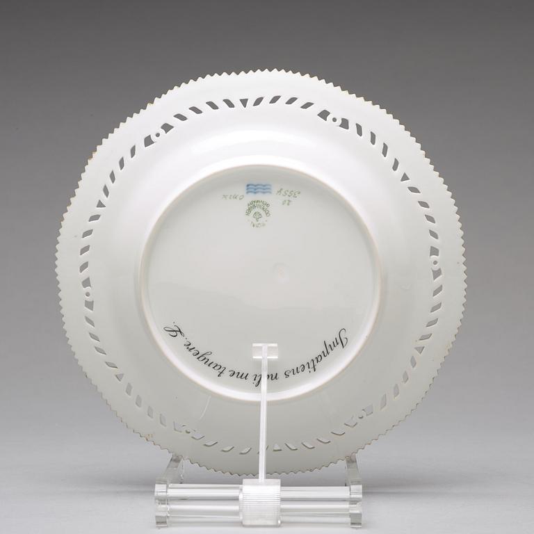 A set of 12 Royal Copenhagen 'Flora Danica' dessert dishes, Denmark, 20th Century.