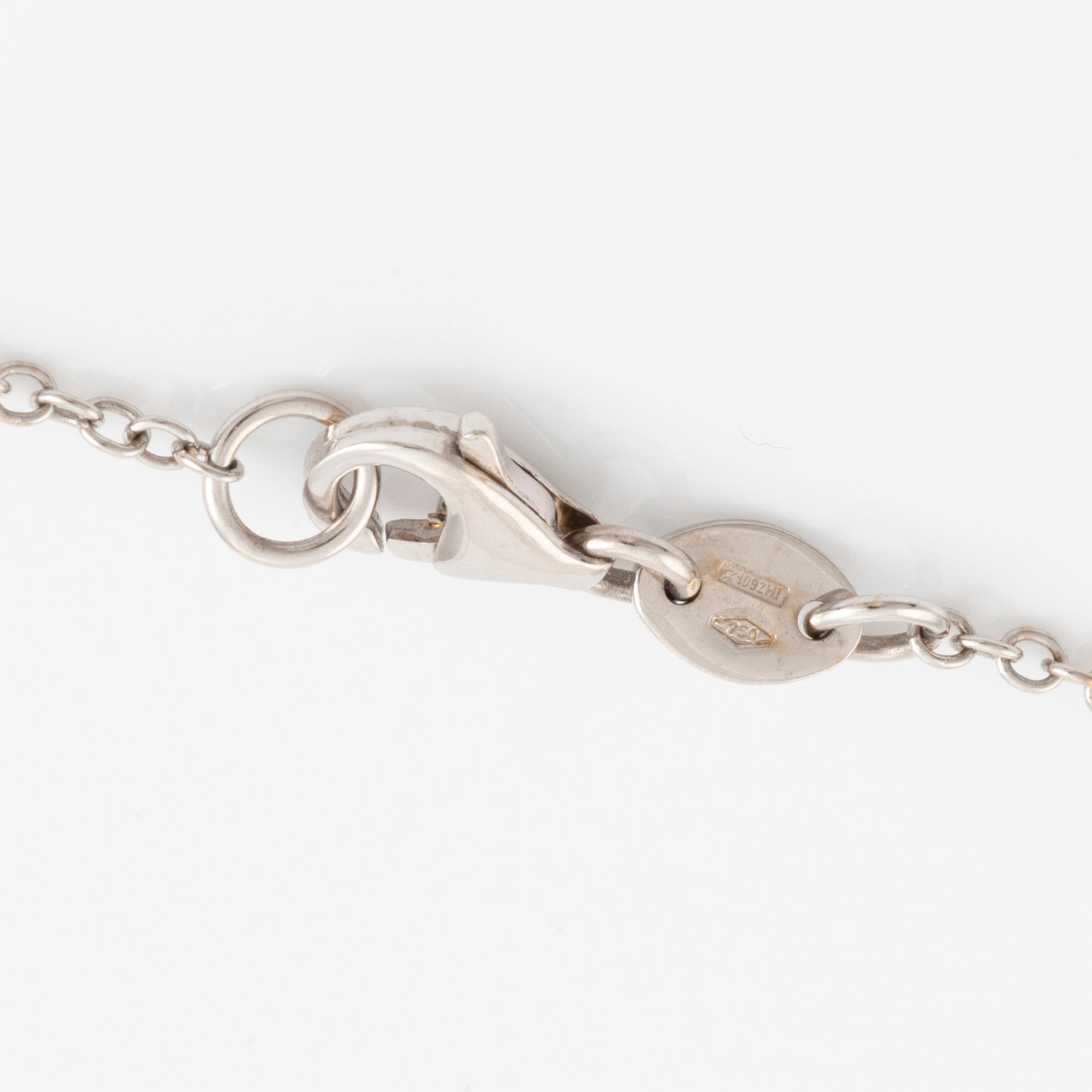 Necklace with pear-shaped diamond and brilliant-cut diamonds.