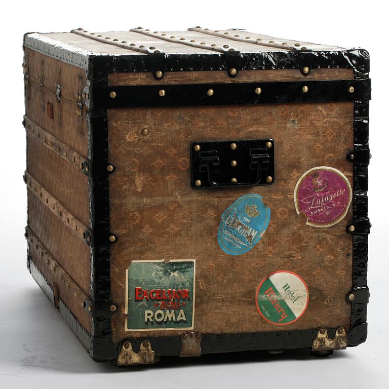 LOUIS VUITTON, a Monogram canvas trunk, late 19th/early 20th century.