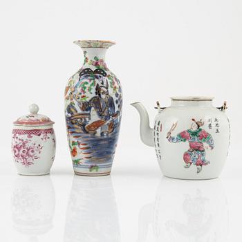 A group of thirteen porcelain pieces, China and Samson, France, 18th-20th Century.