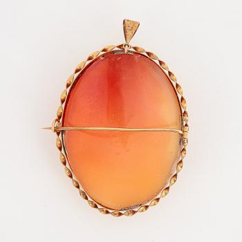 Brosch/hänge med snäckskalscamé.