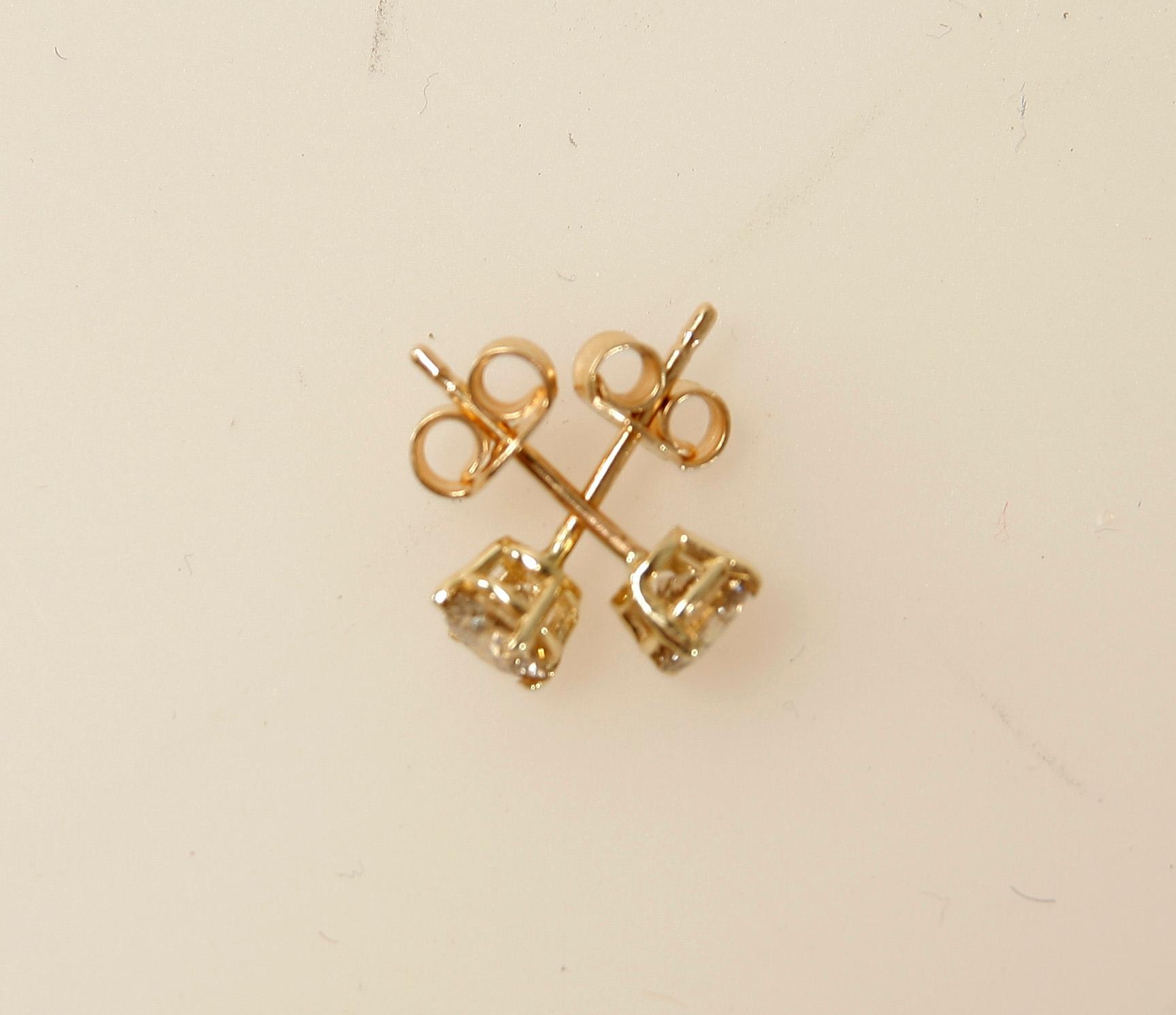 ÖRHÄNGEN, ett par, 14 K guld med briljantslipade diamanter, vardera ca 0,25 ct.