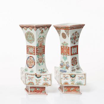 Two similar Japanise porcelain vases, Showa period (1926-89).