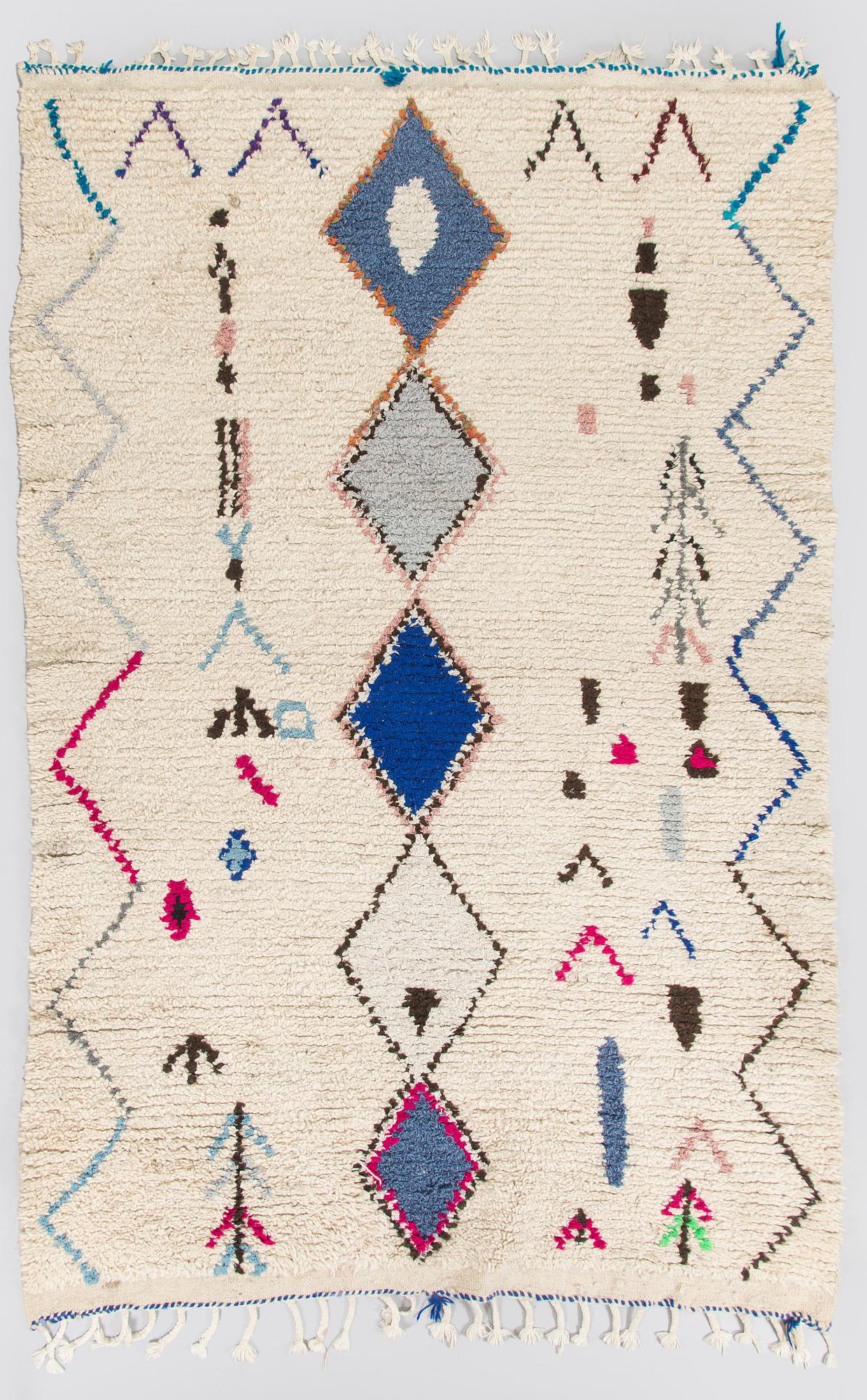 Rug, Morocco. Approx. 243 x 160 cm.