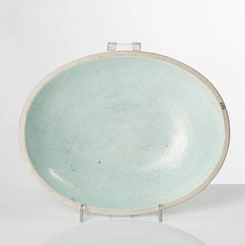 A monochrome bisquit Gui cover, Qing dynasty 18/19th Century.