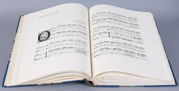 BÖCKER, 2 st, "Svenska ballader och visor" och "Ur Göteborgs konstsamlingar".