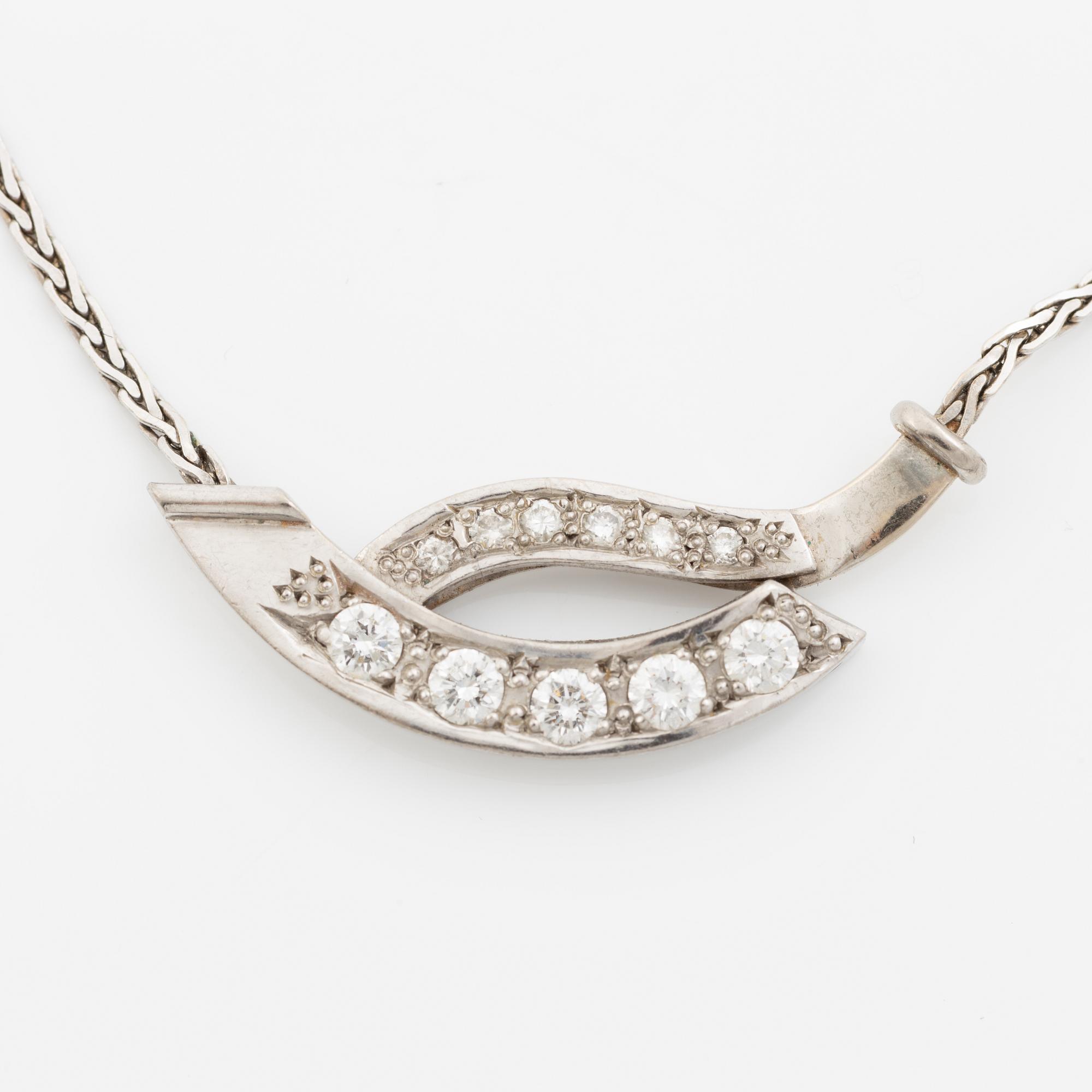 Necklace 18K white gold with brilliant-cut diamonds.