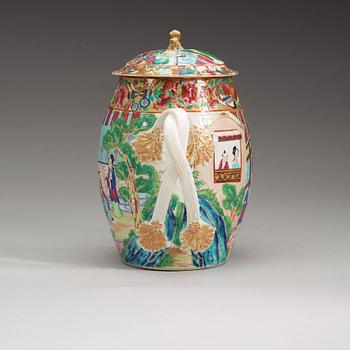 A large Canton cider jug with cover, Qing dynasty, 19th Century.