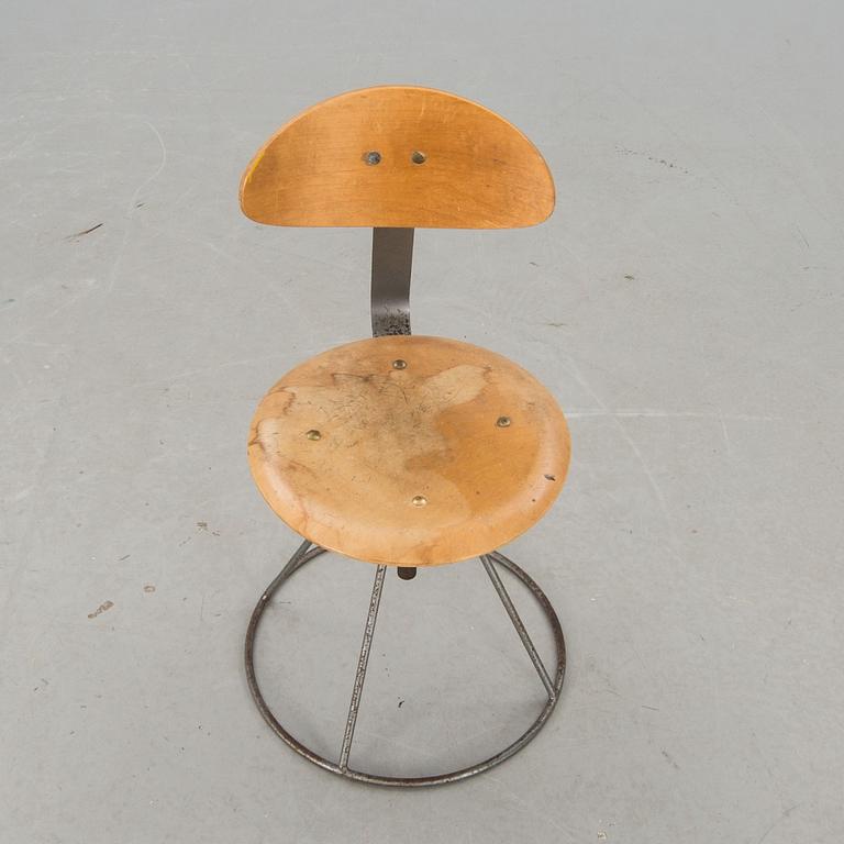 SKRIVBORDSSTOL, för barn, industridesign.