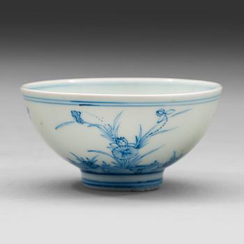 710. A blue and white bowl, Qing dynasty, with Yongzhengs six character mark and period (1723-35).