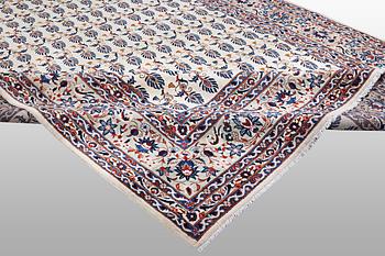 A carpet, Kashan, ca 417 x 300 cm.