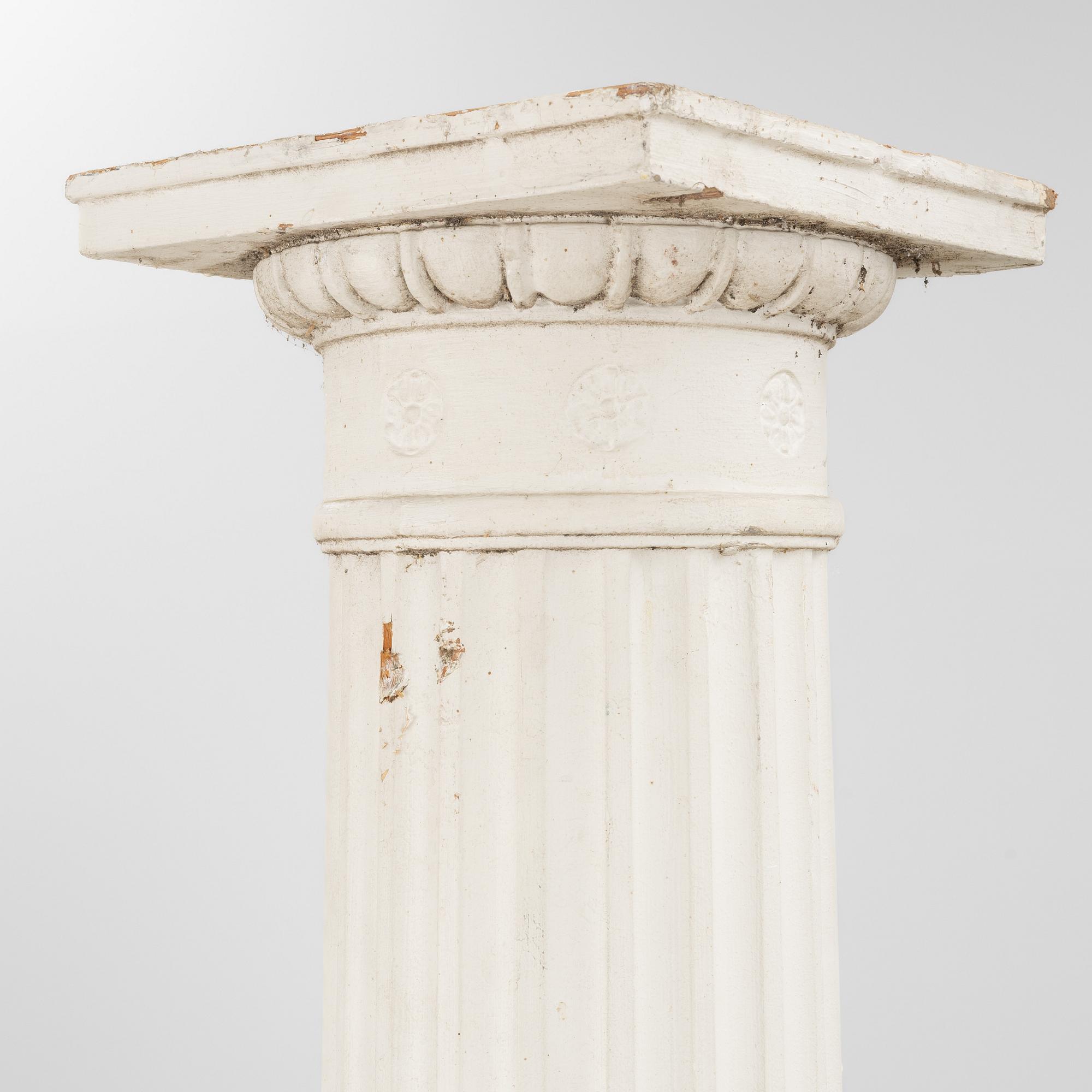 Pillars/columns, a pair, 20th century.
