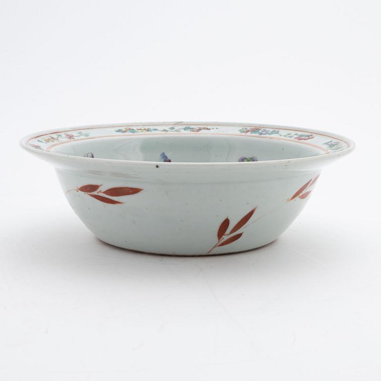 Tvättfat/handfat, porslin, Kina, Qingdynastin, 1800-tal.