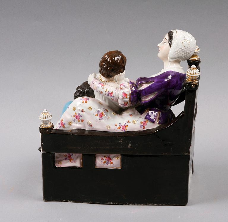 SKRIVSTÄLL, porslin, 1800-talets andra hälft.