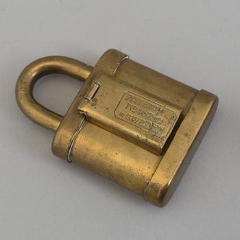 A COLLECTION OF ELEVEN DIFFERENT HANGING LOCKS, 19th/20th century.