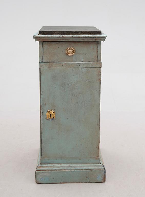 KOMMOD, 1800-tal.