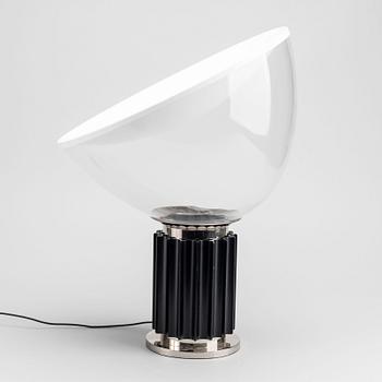 ACHILLE CASTIGLIONI OCH PIER GIACOMO, bordslampa "Taccia 121 (small)" för  Flos Italien.