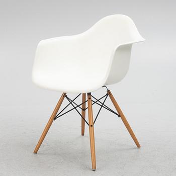 Charles & Ray Eames, karmstol, "Plastic Armchair", Vitra, 2013.